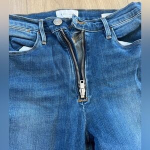Frame jeans either zipper on side
